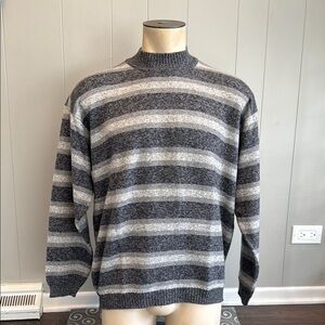 Saks Fifth Men’s XL Avenue Gray and White Crewneck Sweater